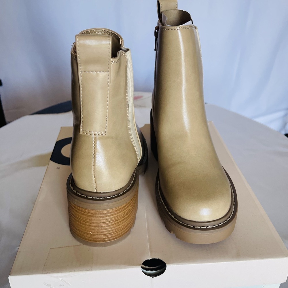 SO Memory Foam Boots Size 6 MED Tan color (Orig $49.99) - Picture 2 of 10